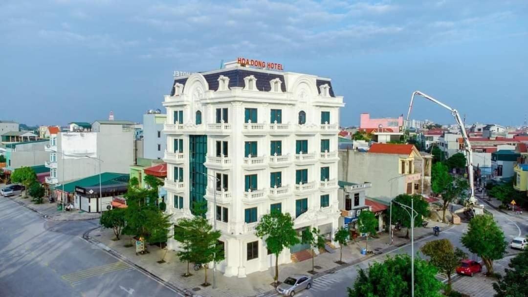 ホテル Khach San Hoa Dong Phu Ly エクステリア 写真